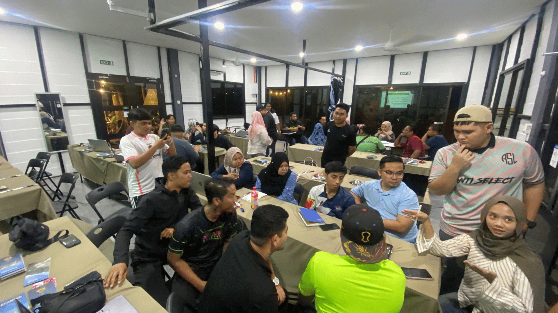 Participants taking part in group discussions during Day 1 of the Tourism Pahang Deep Content Workshop at Danz Eco Resort, Taman Negara. Participants taking part in group discussions during Day 1 of the Tourism Pahang Deep Content Workshop at Danz Eco Resort, Taman Negara.