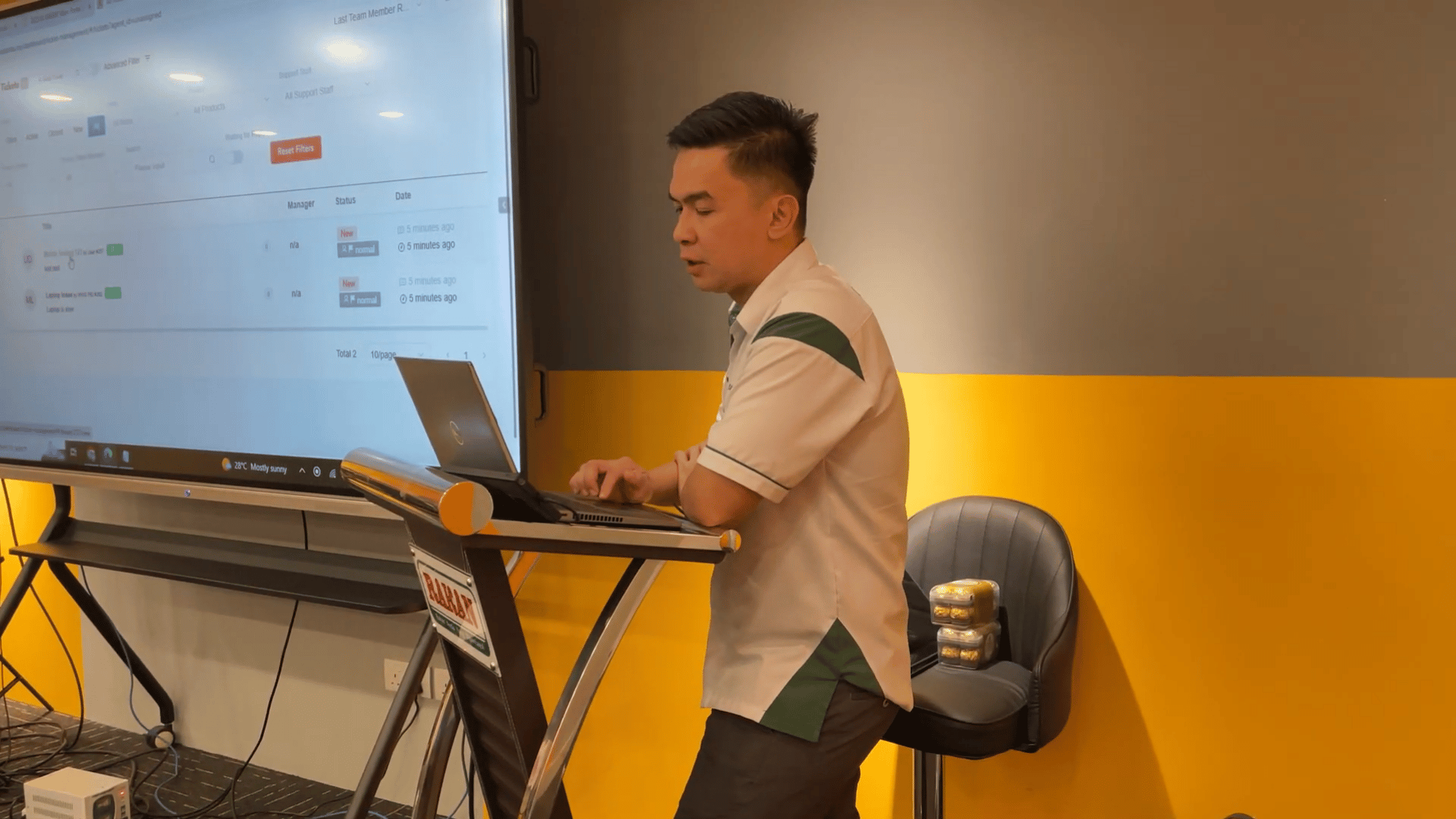 Kawan Elite guiding participants through the RAKAN Team Portal Phase 2 during the first training session at RAKAN Semenyih HQ. Kawan Elite guiding participants through the RAKAN Team Portal Phase 2 during the first training session at RAKAN Semenyih HQ.