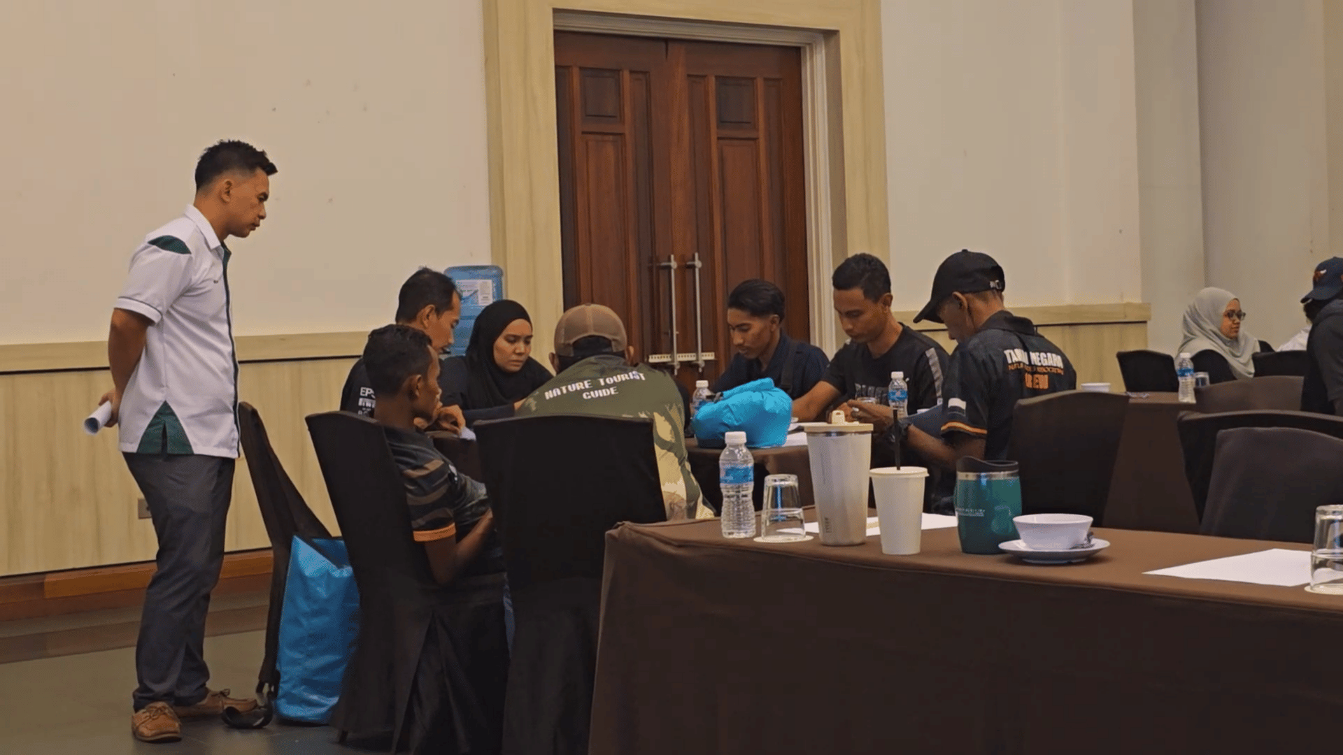 Kawan Elite trainers supporting participants during a hands-on group activity focused on applying digital marketing concepts in practice.