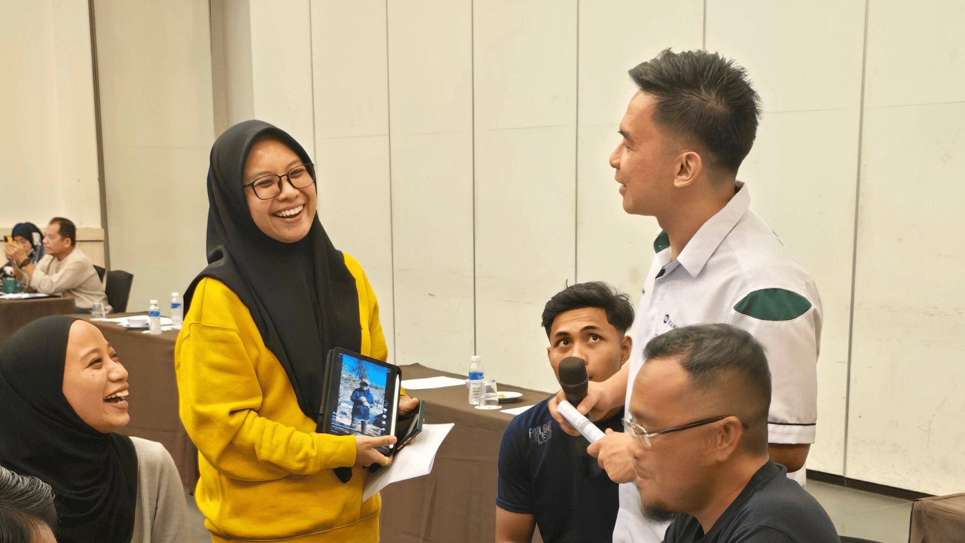 Participants sharing and discussing content ideas during an interactive training session on social media and digital promotion.